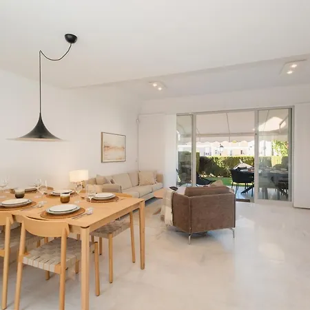 Beachfront With Sea Views, Bahia De מארבלה