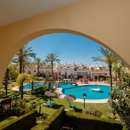 Beachfront With Sea Views, Bahia De בית נופש מארבלה