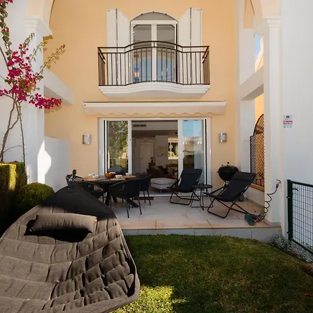 Beachfront With Sea Views, Bahia De מארבלה