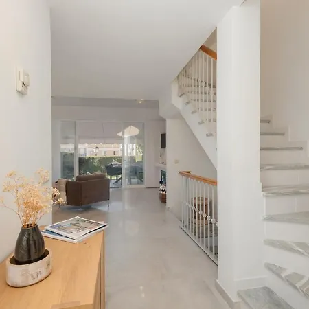 Beachfront With Sea Views, Bahia De בית נופש מארבלה