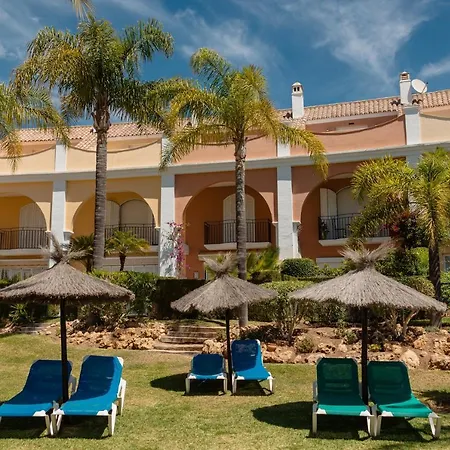בית נופש Beachfront With Sea Views, Bahia De מארבלה