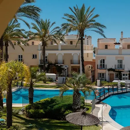 Beachfront With Sea Views, Bahia De בית נופש מארבלה