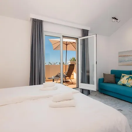 בית נופש Beachfront With Sea Views, Bahia De *